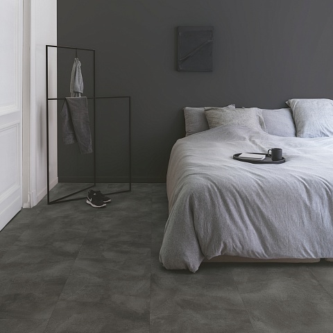 QS Alpha Vinyl ILLUME плитка AVMTU 40326 Мягкий графит (фото 11)